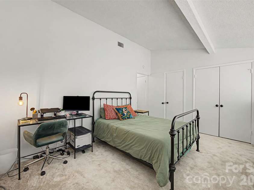 7911 Charter Oak Lane, Charlotte, NC 28226.  MLS# CAR4347410, YatesRealty ID 4661. 