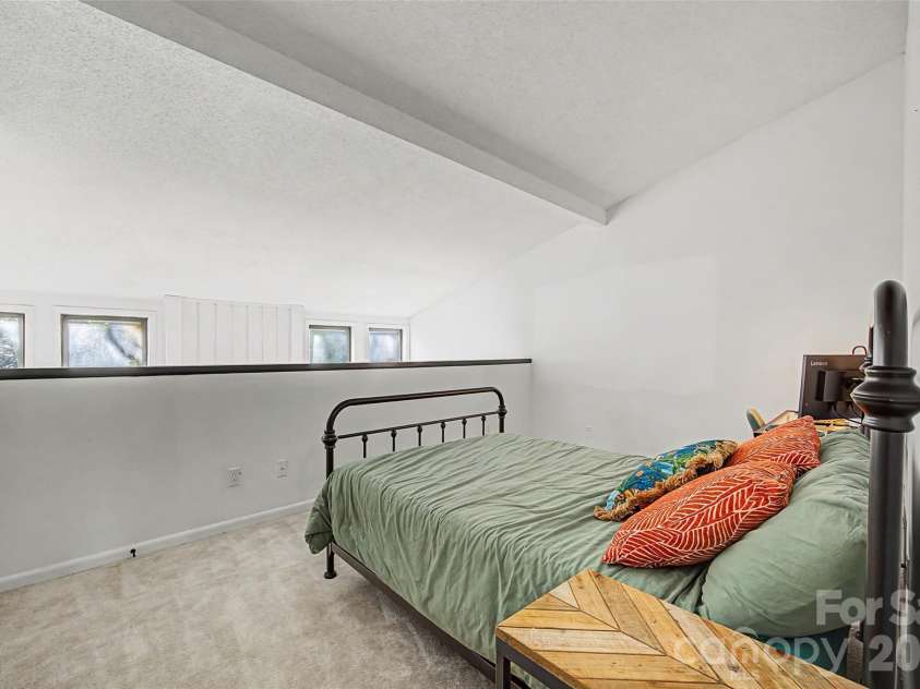 7911 Charter Oak Lane, Charlotte, NC 28226.  MLS# CAR4347410, YatesRealty ID 4661. 