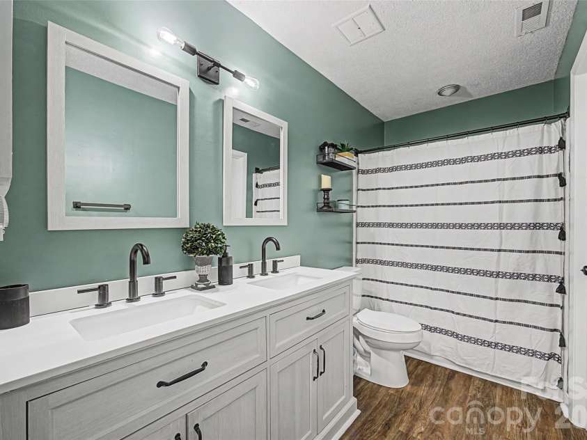 7911 Charter Oak Lane, Charlotte, NC 28226.  MLS# CAR4347410, YatesRealty ID 4661. 