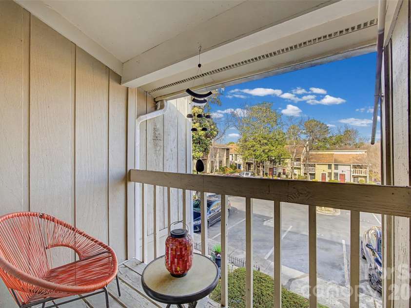 7911 Charter Oak Lane, Charlotte, NC 28226.  MLS# CAR4347410, YatesRealty ID 4661. 