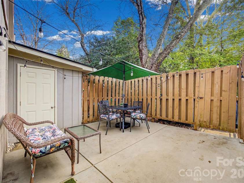 7911 Charter Oak Lane, Charlotte, NC 28226.  MLS# CAR4347410, YatesRealty ID 4661. 