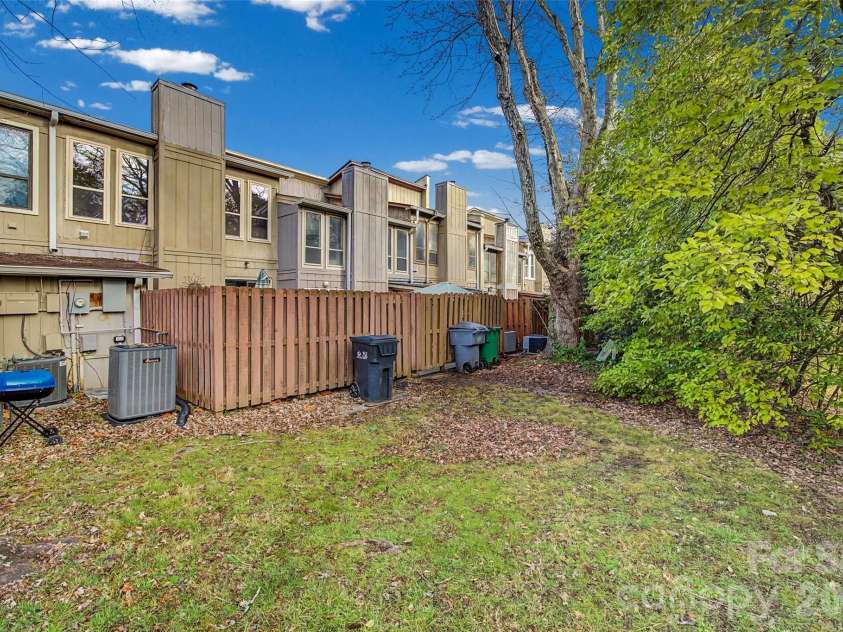 7911 Charter Oak Lane, Charlotte, NC 28226.  MLS# CAR4347410, YatesRealty ID 4661. 