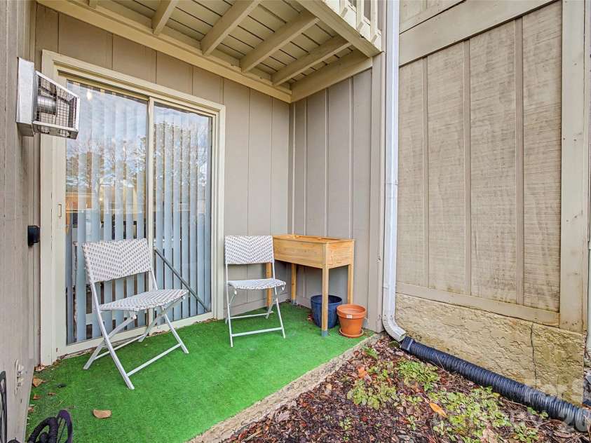 7911 Charter Oak Lane, Charlotte, NC 28226.  MLS# CAR4347410, YatesRealty ID 4661. 