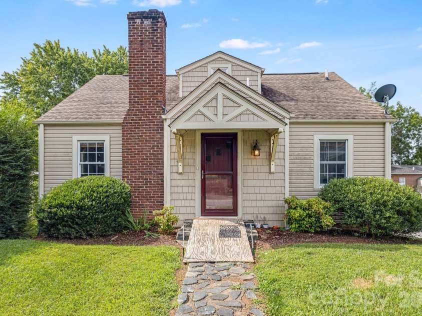 1 Hamburg Mountain Road, Weaverville, NC 28787.  MLS# CAR4413279, YatesRealty ID 46614. 