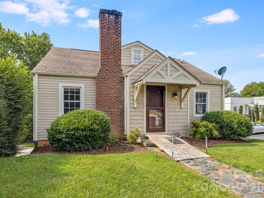 1 Hamburg Mountain Road, Weaverville, NC 28787.  MLS# CAR4413279, YatesRealty ID 46614. 