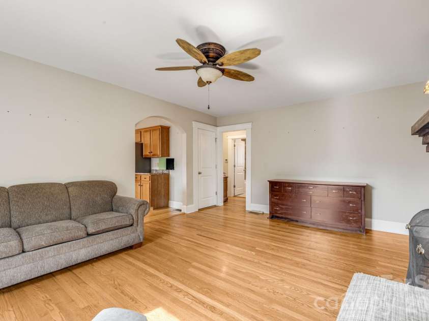 1 Hamburg Mountain Road, Weaverville, NC 28787.  MLS# CAR4413279, YatesRealty ID 46614. 