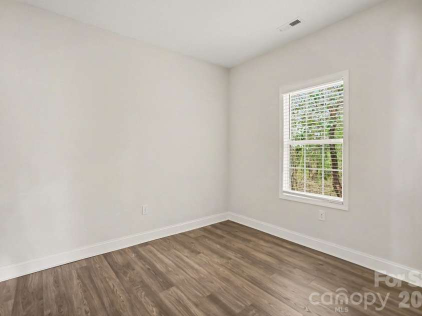 1402 Essex Avenue, Gastonia, NC 28052.  MLS# CAR4417694, YatesRealty ID 46615. 