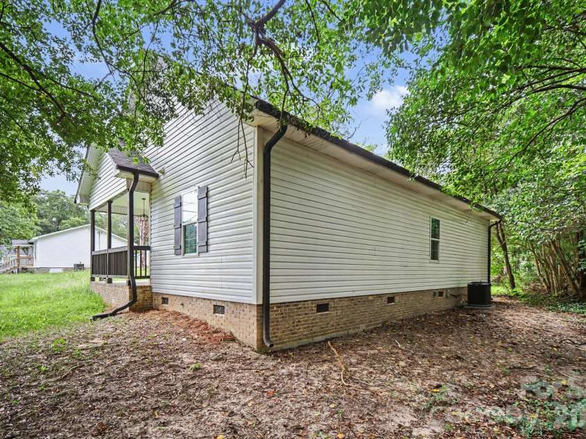 1402 Essex Avenue, Gastonia, NC 28052.  MLS# CAR4417694, YatesRealty ID 46615. 