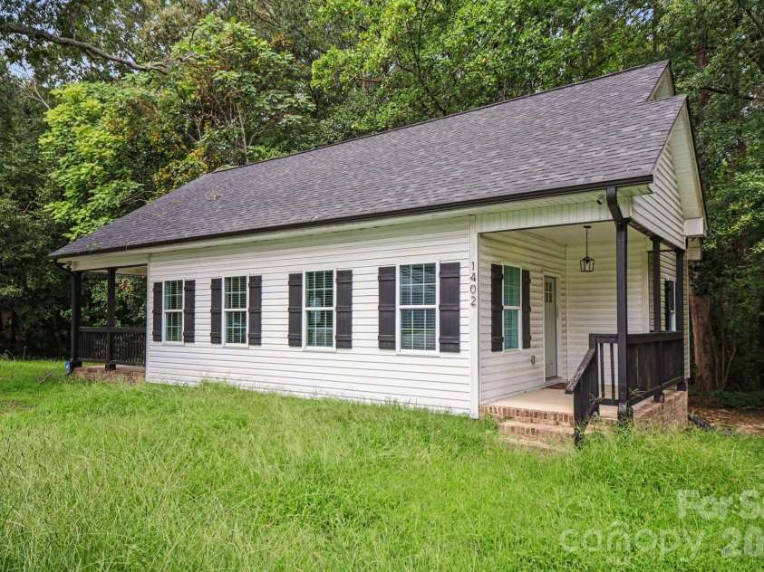 1402 Essex Avenue, Gastonia, NC 28052.  MLS# CAR4417694, YatesRealty ID 46615. 