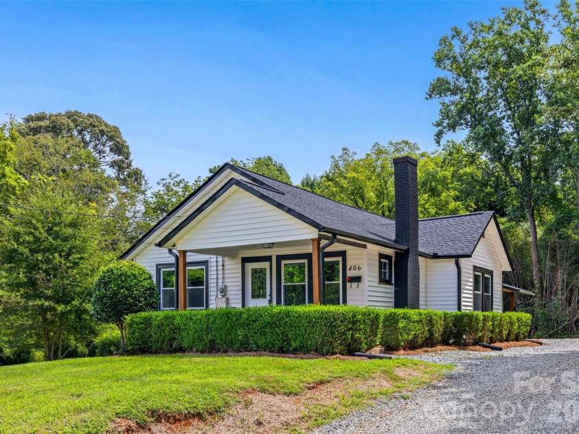 406 Green Street, Lincolnton, NC 28092.  MLS# CAR4417483, YatesRealty ID 46617. 