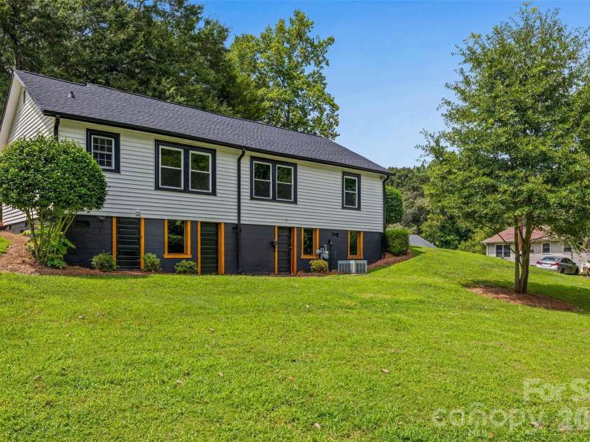 406 Green Street, Lincolnton, NC 28092.  MLS# CAR4417483, YatesRealty ID 46617. 