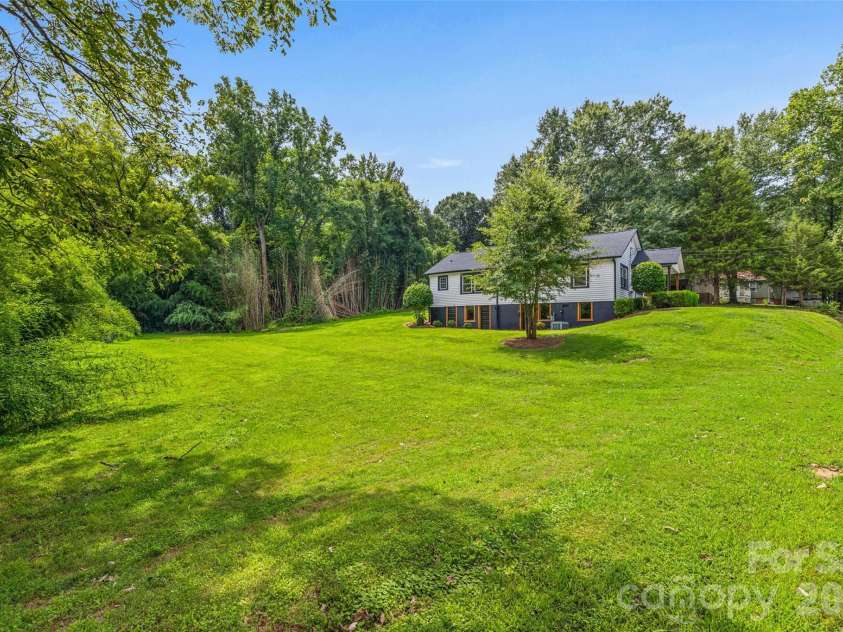 406 Green Street, Lincolnton, NC 28092.  MLS# CAR4417483, YatesRealty ID 46617. 