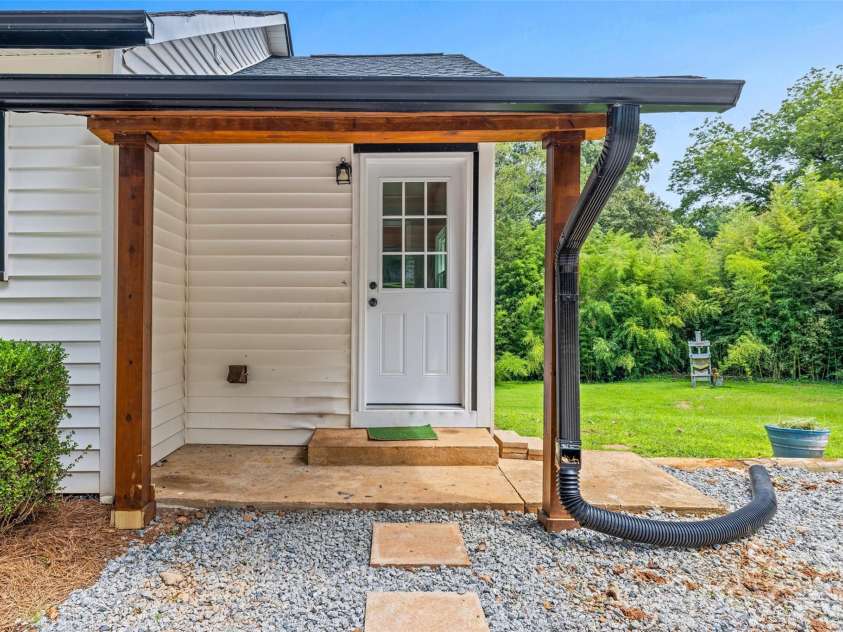 406 Green Street, Lincolnton, NC 28092.  MLS# CAR4417483, YatesRealty ID 46617. 