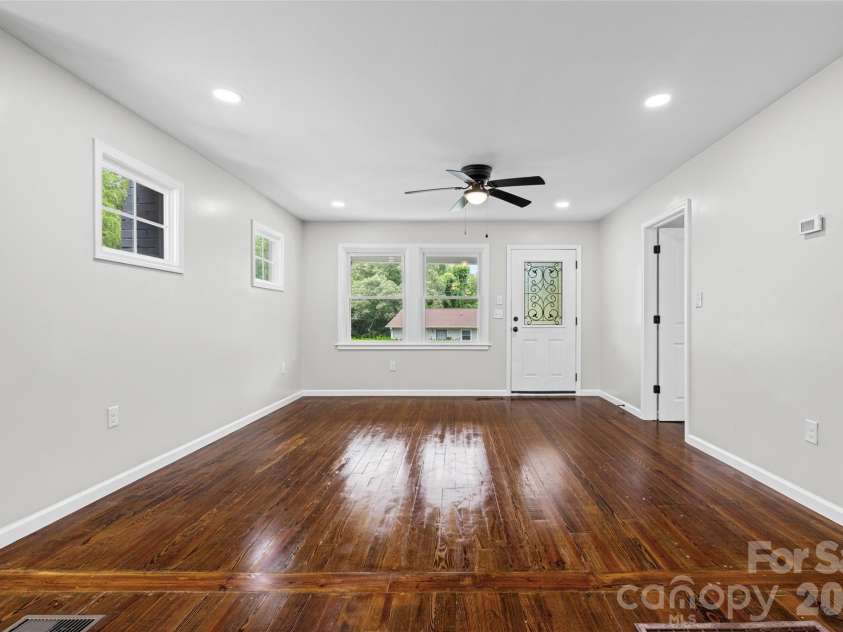 406 Green Street, Lincolnton, NC 28092.  MLS# CAR4417483, YatesRealty ID 46617. 