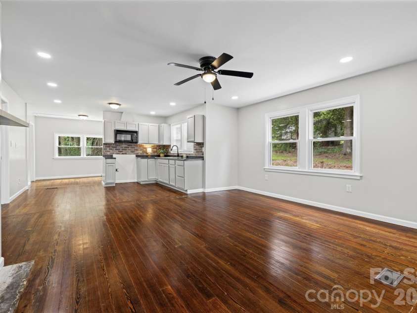 406 Green Street, Lincolnton, NC 28092.  MLS# CAR4417483, YatesRealty ID 46617. 
