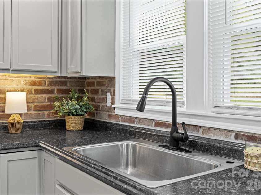 406 Green Street, Lincolnton, NC 28092.  MLS# CAR4417483, YatesRealty ID 46617. 