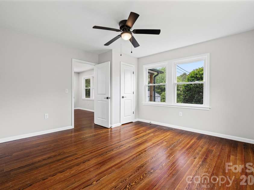 406 Green Street, Lincolnton, NC 28092.  MLS# CAR4417483, YatesRealty ID 46617. 