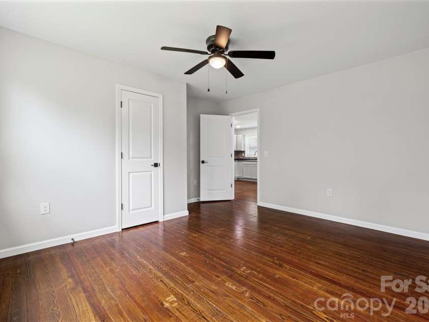 406 Green Street, Lincolnton, NC 28092.  MLS# CAR4417483, YatesRealty ID 46617. 