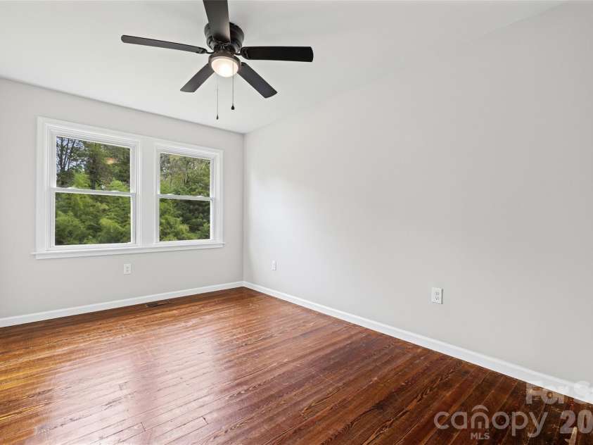 406 Green Street, Lincolnton, NC 28092.  MLS# CAR4417483, YatesRealty ID 46617. 