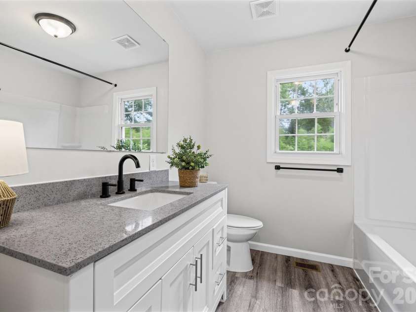 406 Green Street, Lincolnton, NC 28092.  MLS# CAR4417483, YatesRealty ID 46617. 