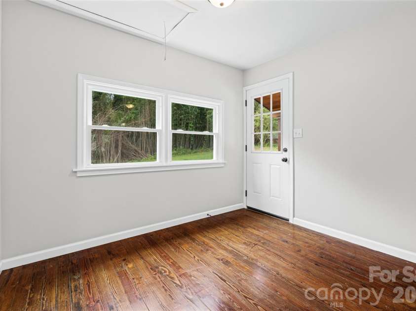 406 Green Street, Lincolnton, NC 28092.  MLS# CAR4417483, YatesRealty ID 46617. 