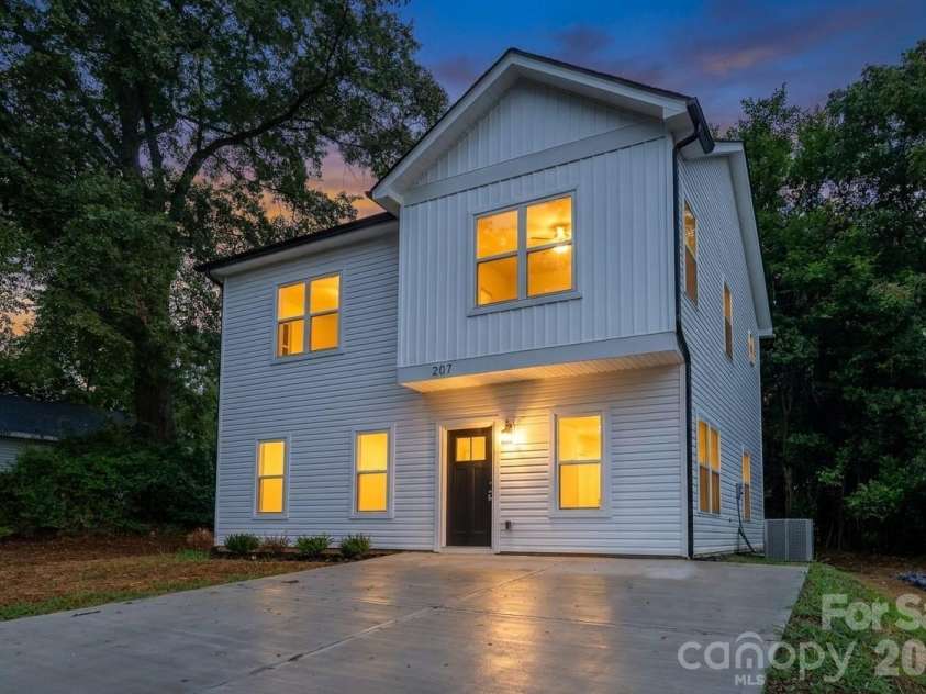 207 Elm Street, Shelby, NC 28150.  MLS# CAR4417480, YatesRealty ID 46618. 