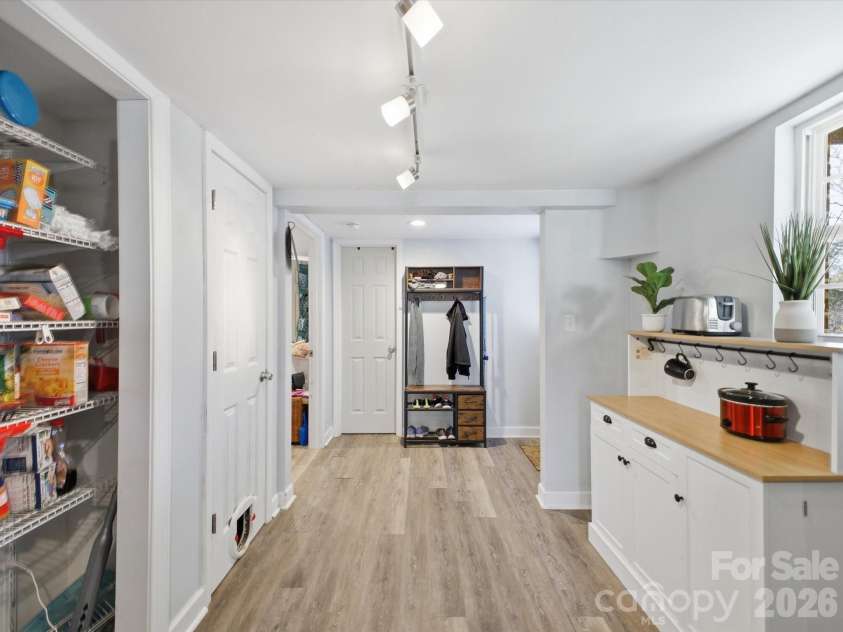 109 Elk Court, Mount Holly, NC 28120.  MLS# CAR4344317, YatesRealty ID 4662. Dining area in basement/2nd living area