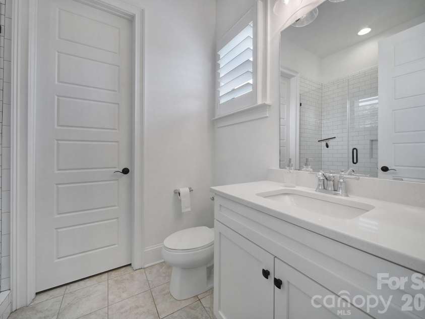 116 Broad Birch Drive, Davidson, NC 28036.  MLS# CAR4354285, YatesRealty ID 4662. Full Bathroom