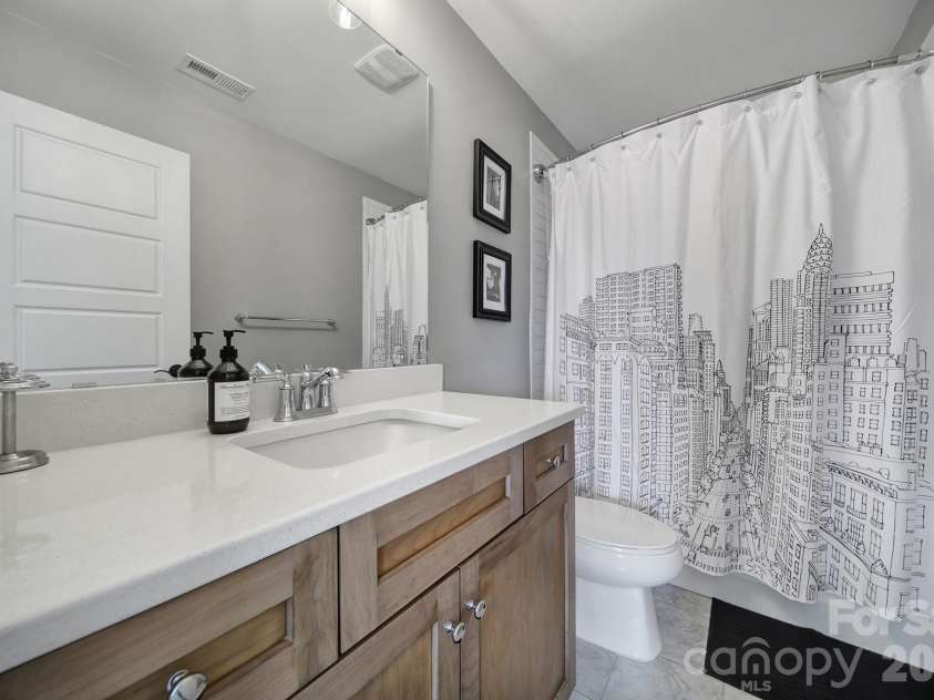 116 Broad Birch Drive, Davidson, NC 28036.  MLS# CAR4354285, YatesRealty ID 4662. Full Bathroom