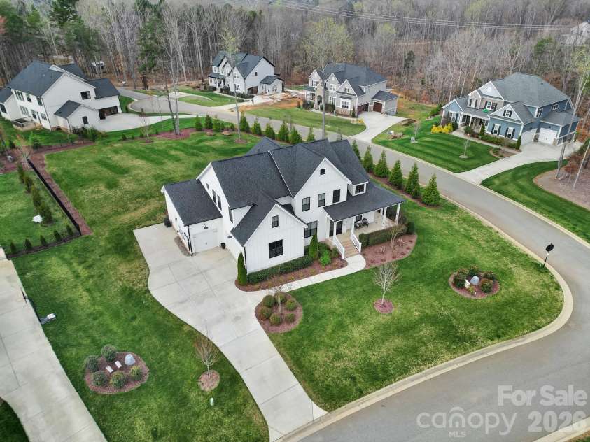 116 Broad Birch Drive, Davidson, NC 28036.  MLS# CAR4354285, YatesRealty ID 4662. Gorgeous Home