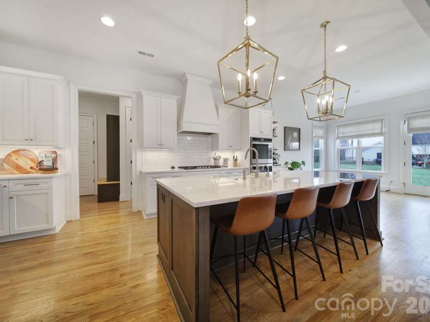 116 Broad Birch Drive, Davidson, NC 28036.  MLS# CAR4354285, YatesRealty ID 4662. Gourmet Kitchen