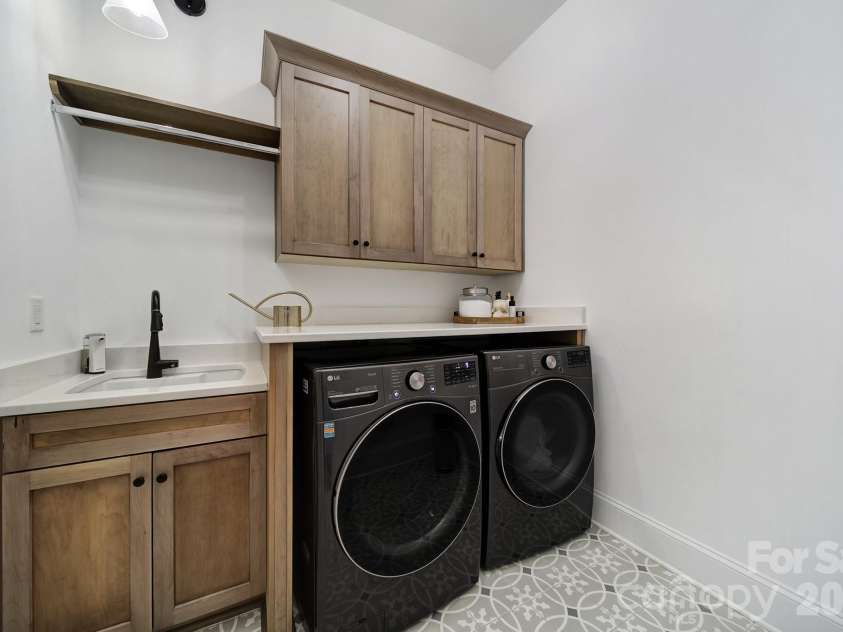 116 Broad Birch Drive, Davidson, NC 28036.  MLS# CAR4354285, YatesRealty ID 4662. Laundry Room