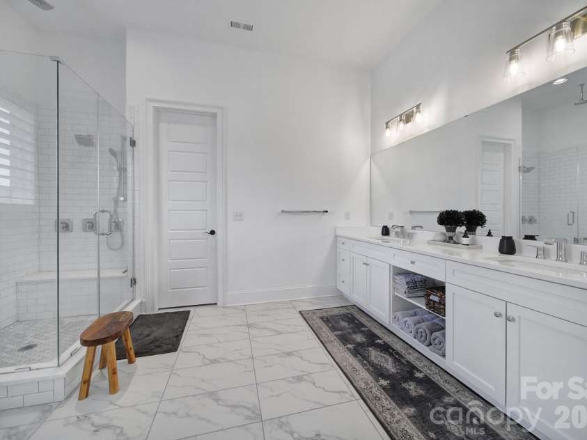 116 Broad Birch Drive, Davidson, NC 28036.  MLS# CAR4354285, YatesRealty ID 4662. Primary Bathroom