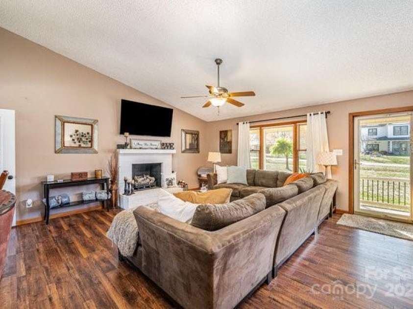 194 Timberland Loop, Mooresville, NC 28115.  MLS# CAR4237668, YatesRealty ID 4662. 