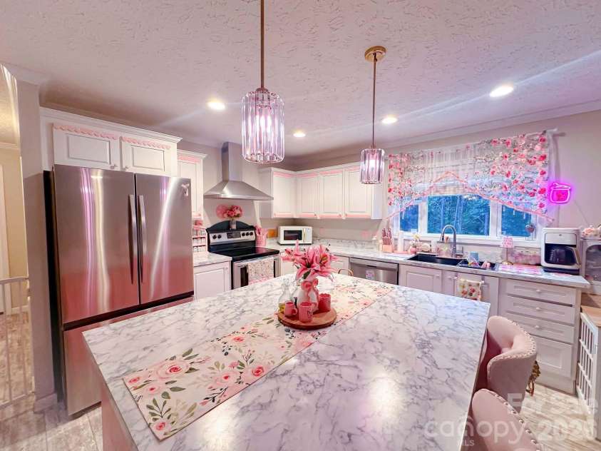 77 Raccoon Ridge, Marion, NC 28752.  MLS# CAR4417871, YatesRealty ID 46621. 