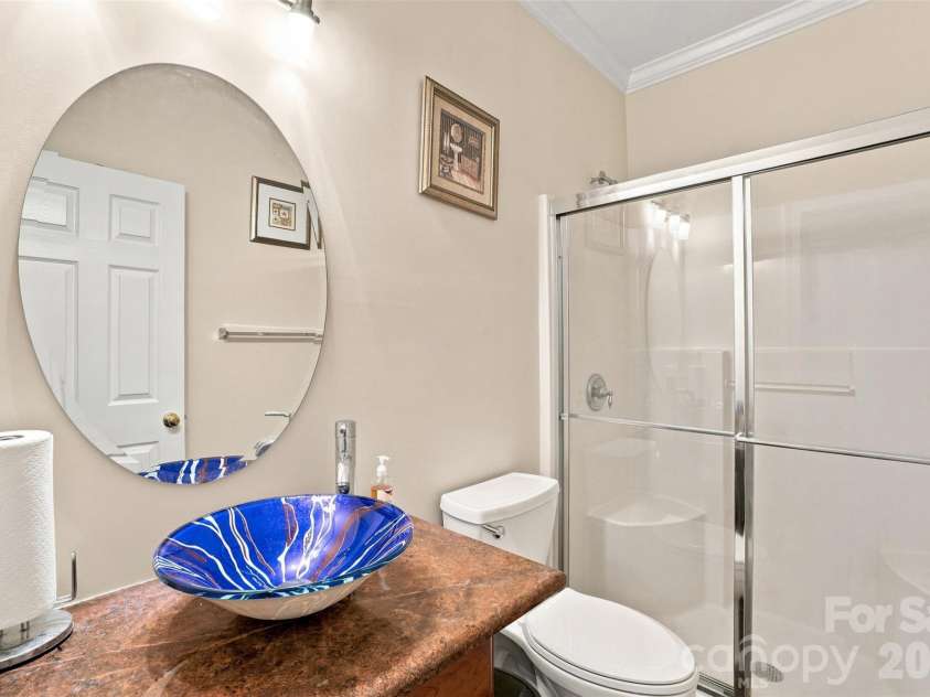 4409 Squirrel Trail Lane, Charlotte, NC 28269.  MLS# CAR4417960, YatesRealty ID 46623. 2ndary Bathroom on Main