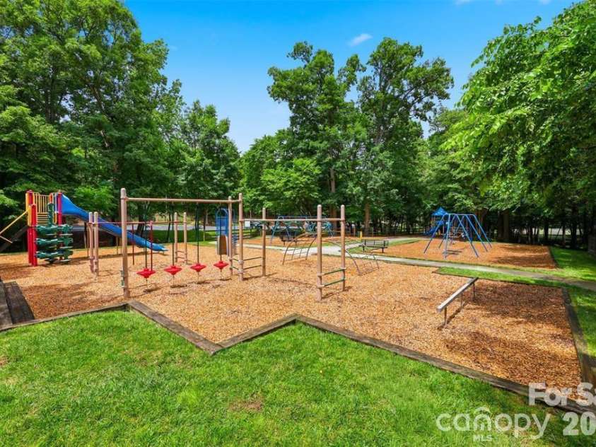 4409 Squirrel Trail Lane, Charlotte, NC 28269.  MLS# CAR4417960, YatesRealty ID 46623. 