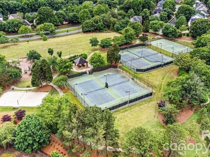4409 Squirrel Trail Lane, Charlotte, NC 28269.  MLS# CAR4417960, YatesRealty ID 46623. 