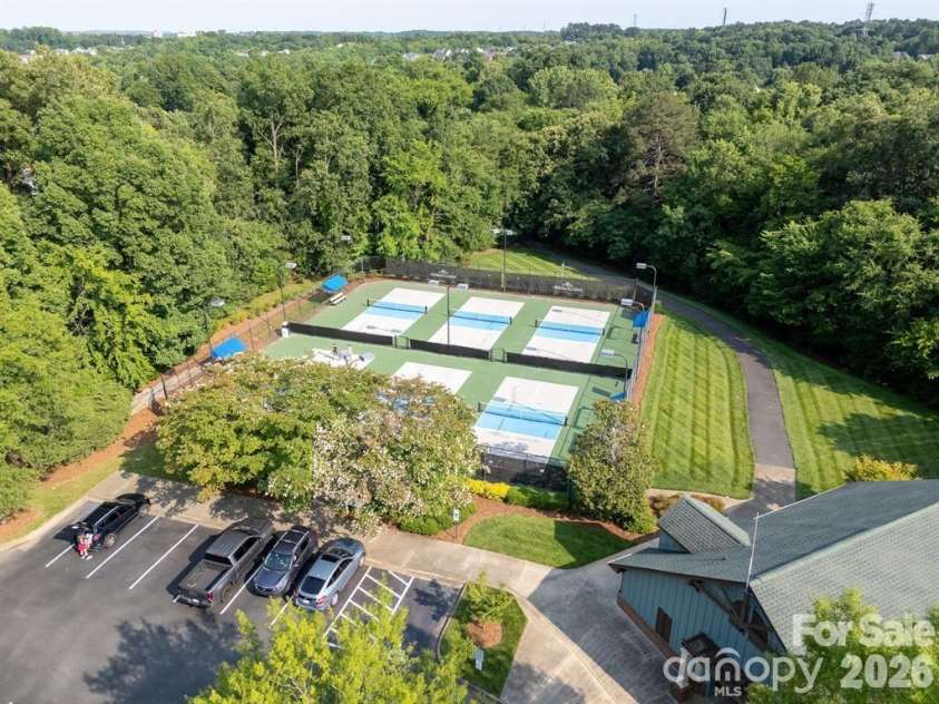 4409 Squirrel Trail Lane, Charlotte, NC 28269.  MLS# CAR4417960, YatesRealty ID 46623. 