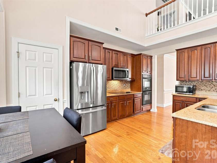 4409 Squirrel Trail Lane, Charlotte, NC 28269.  MLS# CAR4417960, YatesRealty ID 46623. 
