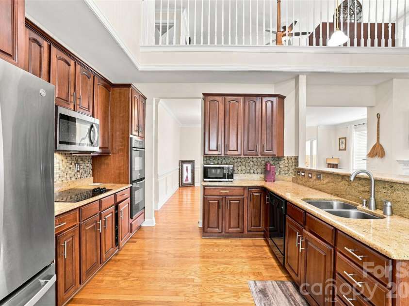 4409 Squirrel Trail Lane, Charlotte, NC 28269.  MLS# CAR4417960, YatesRealty ID 46623. 