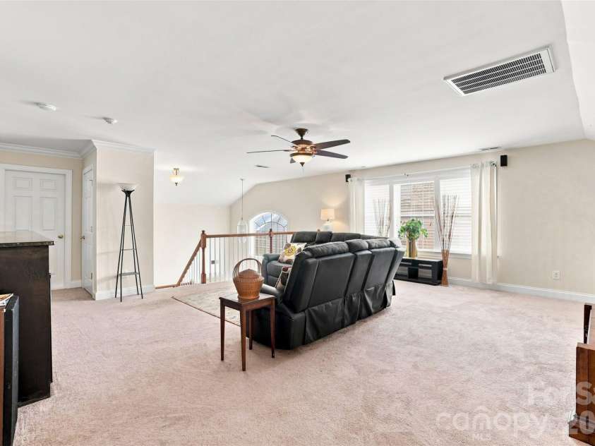 4409 Squirrel Trail Lane, Charlotte, NC 28269.  MLS# CAR4417960, YatesRealty ID 46623. 