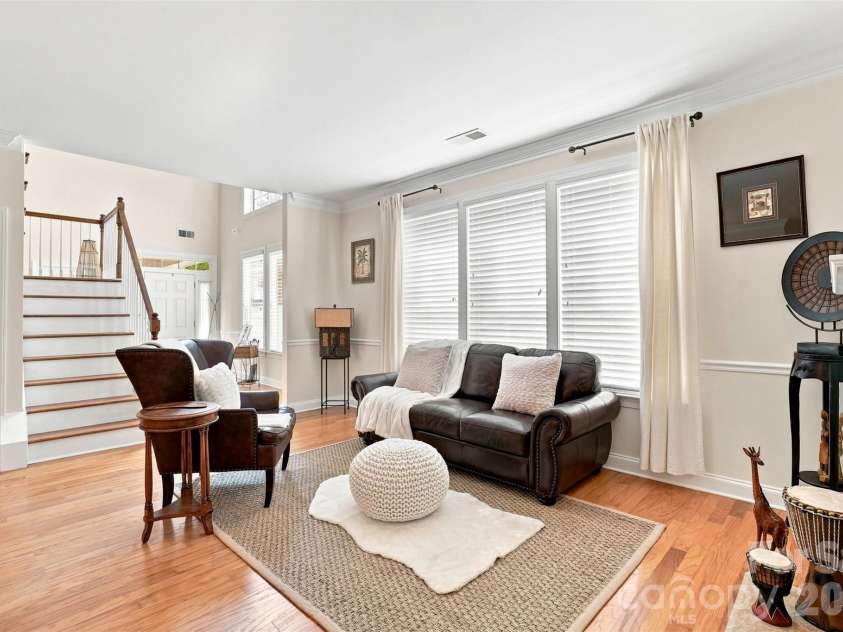 4409 Squirrel Trail Lane, Charlotte, NC 28269.  MLS# CAR4417960, YatesRealty ID 46623. Hardwoods throughout Main