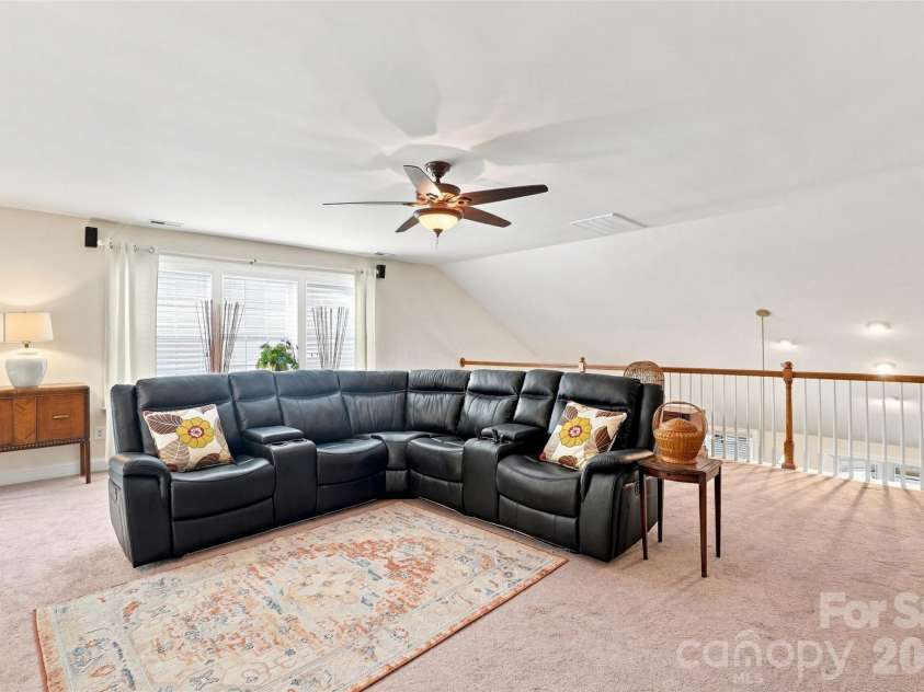 4409 Squirrel Trail Lane, Charlotte, NC 28269.  MLS# CAR4417960, YatesRealty ID 46623. Huge Loft