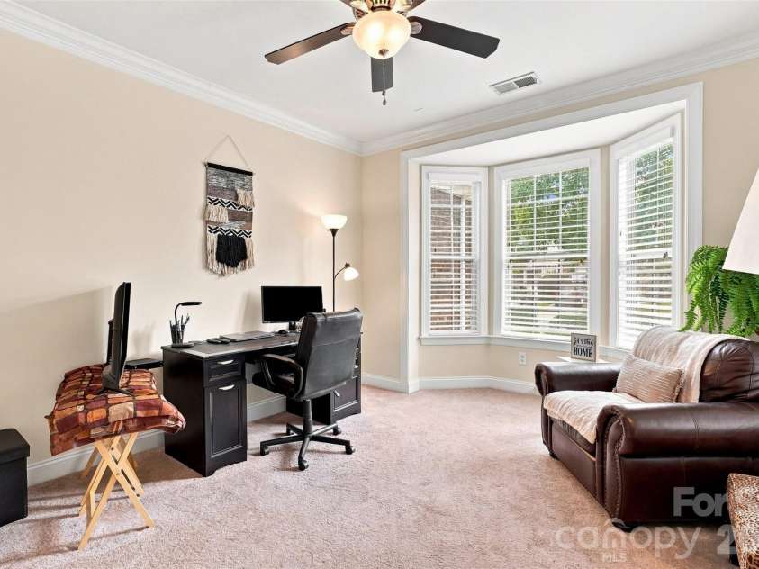 4409 Squirrel Trail Lane, Charlotte, NC 28269.  MLS# CAR4417960, YatesRealty ID 46623. Office / Flex Room - Bay Window