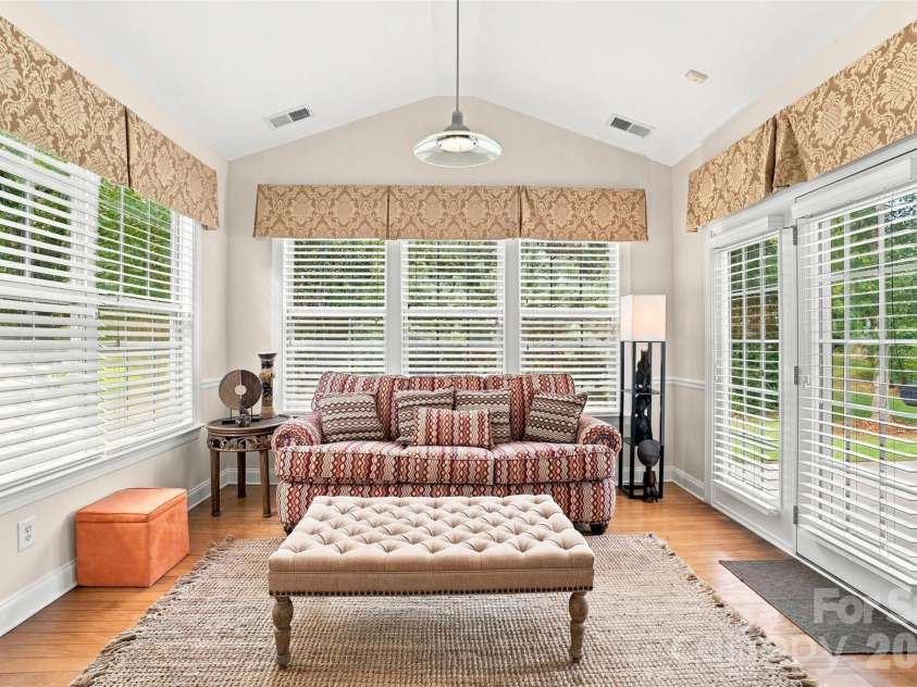 4409 Squirrel Trail Lane, Charlotte, NC 28269.  MLS# CAR4417960, YatesRealty ID 46623. Sunroom