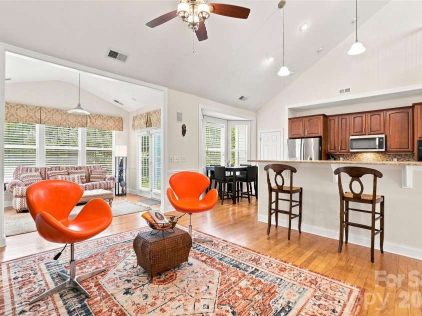 4409 Squirrel Trail Lane, Charlotte, NC 28269.  MLS# CAR4417960, YatesRealty ID 46623. Vaulted Ceilings & Great Natural Light
