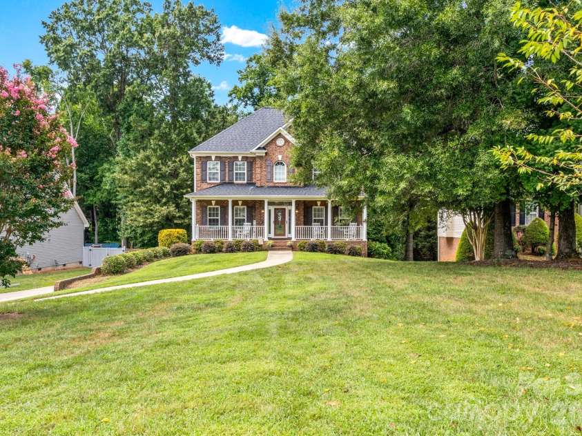 5356 Graycliff Lane, Clemmons, NC 27012.  MLS# CAR4417203, YatesRealty ID 46625. 