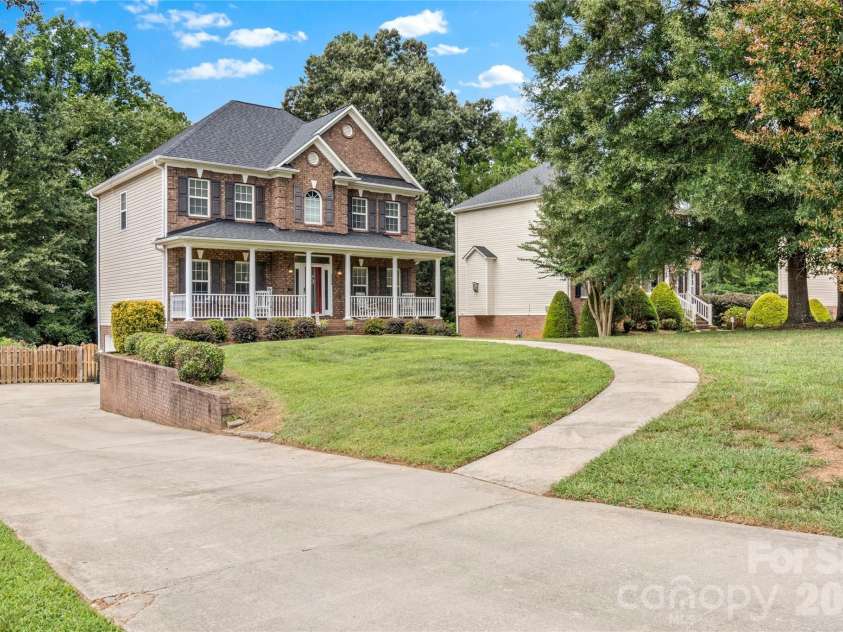 5356 Graycliff Lane, Clemmons, NC 27012.  MLS# CAR4417203, YatesRealty ID 46625. 