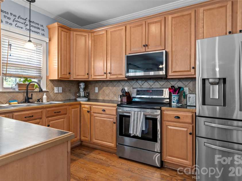 5356 Graycliff Lane, Clemmons, NC 27012.  MLS# CAR4417203, YatesRealty ID 46625. 